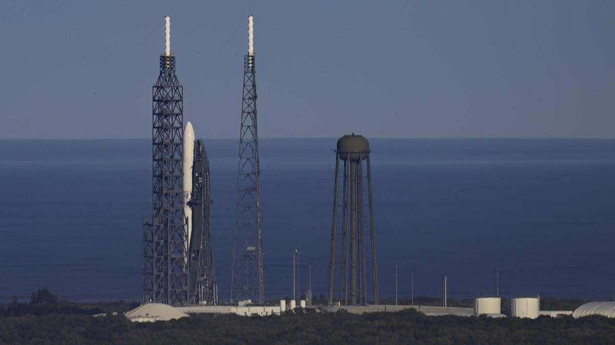 February 22, 2024, Cape Canaveral, Florida, USA: Blue Origin s heavy-lift New Glenn rocket is seen at Space Launch Complex-36, Cape Canaveral Space Force Station Base, Florida, on Feb. 22, 2024, durin ...
