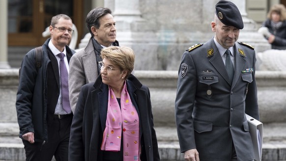Urs Loher, Ruestungschef, Christian Dussey, Direktor NDB, Bundesraetin Viola Amherd, und Korpskommandant Thomas Suessli, Chef der Armee, von links, erscheinen an einer Medienkonferenz, am Mittwoch, 26 ...