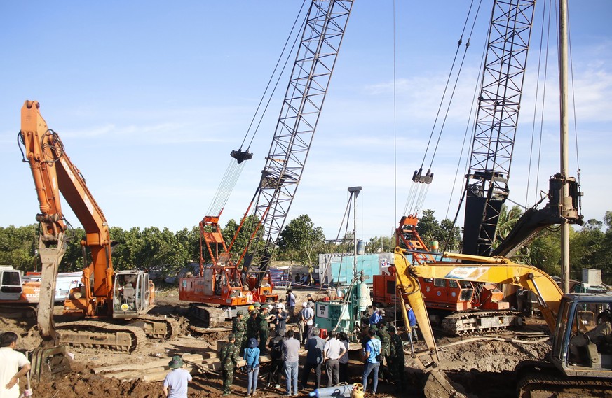 epa10388360 A handout photo provided by the Vietnam News Agency shows rescuers gathering at the site where a 10-year-old boy is trapped in a 35-meter deep hole in Vietnam's Dong Thap Province, 04 J...