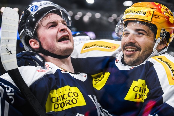 From left, Ambri's player Dominic Zwerger and the 2-2 scorer Ambri's player Inti Pestoni celebrate the 2-2 goal, during the preliminary round game of National League A (NLA) Swiss Championship 2021/22 ...
