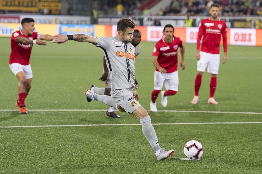 YBs Miralem Sulejmani trifft mittels Penalty zum 1:2 im Fussball Meisterschaftsspiel der Super League zwischen dem FC Thun und den Berner Young Boys, am Samstag, 29. September 2018, in der Stockhorn A ...