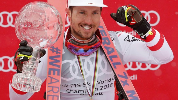 ABD0017_20180318 - AARE - SCHWEDEN: Gesamt-Weltcup-Sieger Marcel Hirscher (AUT) am Sonntag, 18. März 2018, mit der Gesamt-Weltcup-Kristallkugel anlässlich der Weltcup-Siegerehrung im Rahmen des Ski-We ...