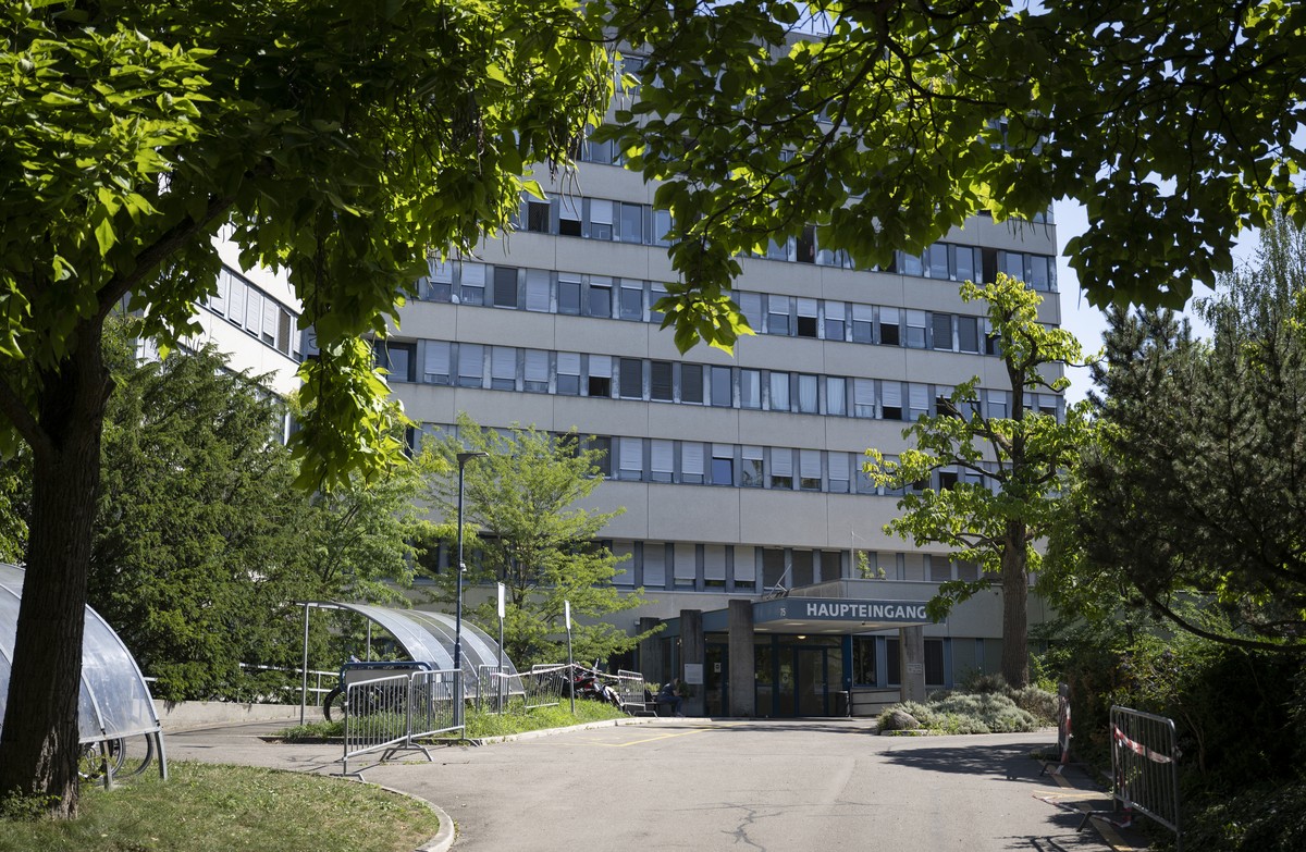 Das Bundesasylzentrum Bern, am Donnerstag, 4. August 2022, in Bern. Am Dienstag ist im Bundesasylzentrum im ehemaligen Zieglerspital bei mehreren Personen Diphtherie diagnostiziert worden. Zwei Stockw ...