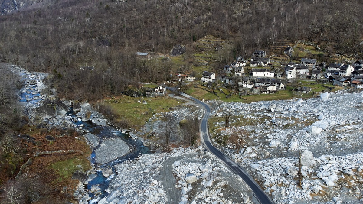 The situation in the small municipality of Fontana in Val Bavona with all the rubble and signs of the severe flooding that hit the Upper Maggia Valley, Wednesday, 18 December, 2024. On 21 June, there  ...