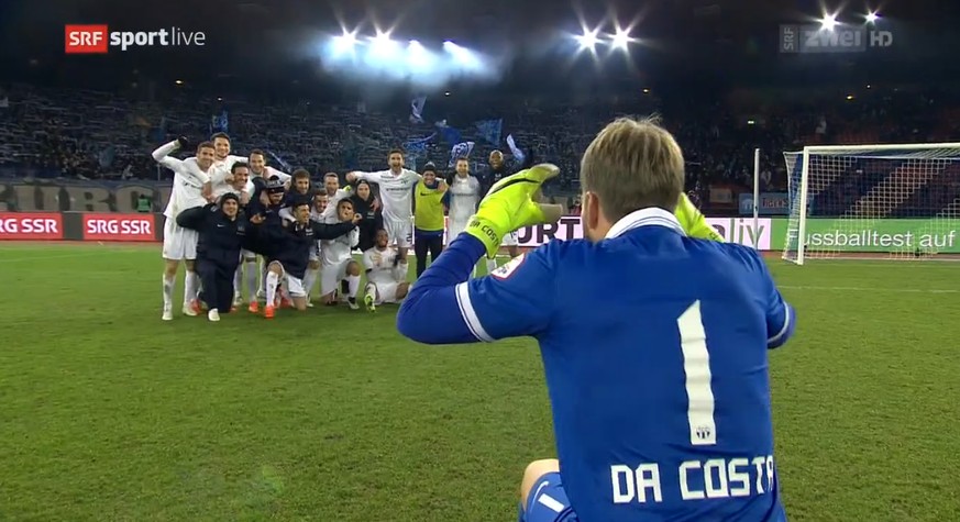 Goalie David Da Costa schiesst das FCZ-Siegerfoto.&nbsp;