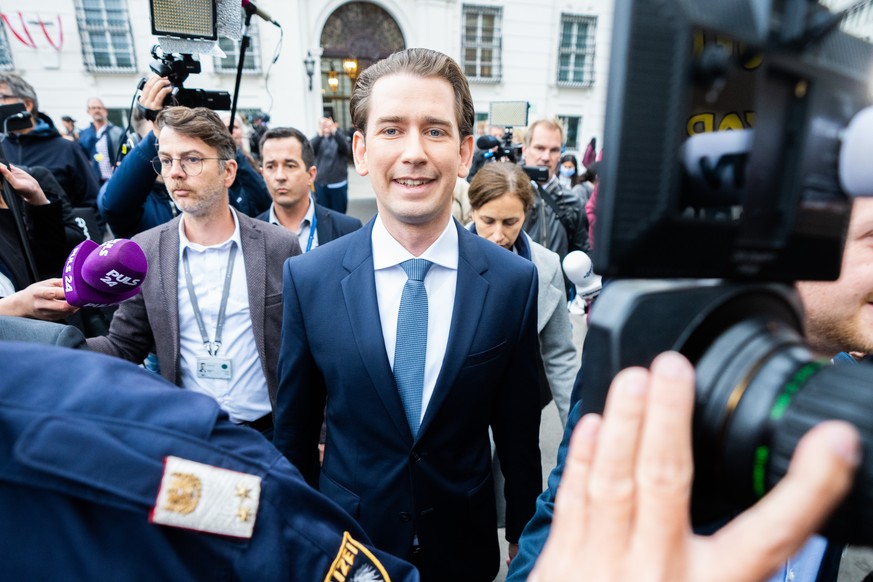 ABD0131_20211007 - WIEN - �STERREICH: Bundeskanzler Sebastian Kurz (�VP) am Donnerstag, 07. Oktober 2021, auf dem Weg zu einem Gespr�ch mit Bundespr�sident Alexander Van der Bellen in der Hofburg in W ...