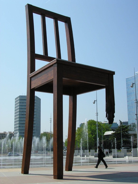 http://en.wikipedia.org/wiki/File:BrokenChair.jpg