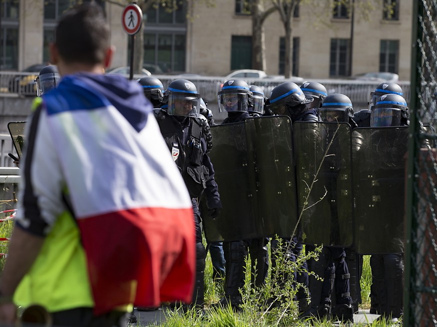 In Frankreich ereigneten sich am Samstag erneut Ausschreitungen am Rande von &quot;Gelbwesten&quot;-Protesten und die Sicherheitskräfte schritten ein. (Archivbild)