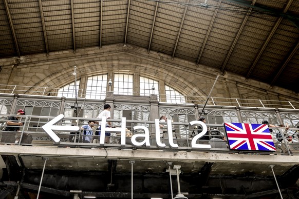 epa12282839 Passengers waiting to board a Eurostar train bound for the United Kingdom on a day of disruption at Gare du Nord train station in Paris, France, 04 August 2025. The Northern High-Speed Lin ...