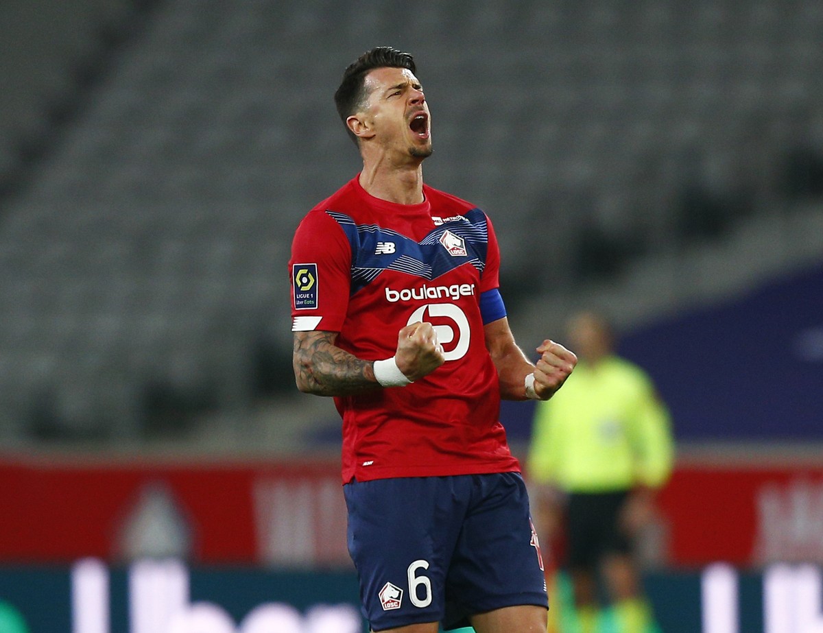 Lille's Jose Fonte celebrates after the first goal during their French League One soccer match between Lille and Strasbourg in Villeneuve d'Ascq, northern France, Sunday Feb 28, 2021. (AP Ph ...