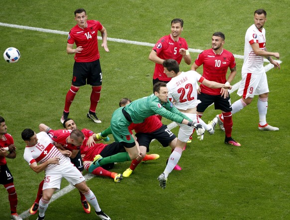 JAAAA! Fabian Schär trifft für die Schweiz zum 1:0.