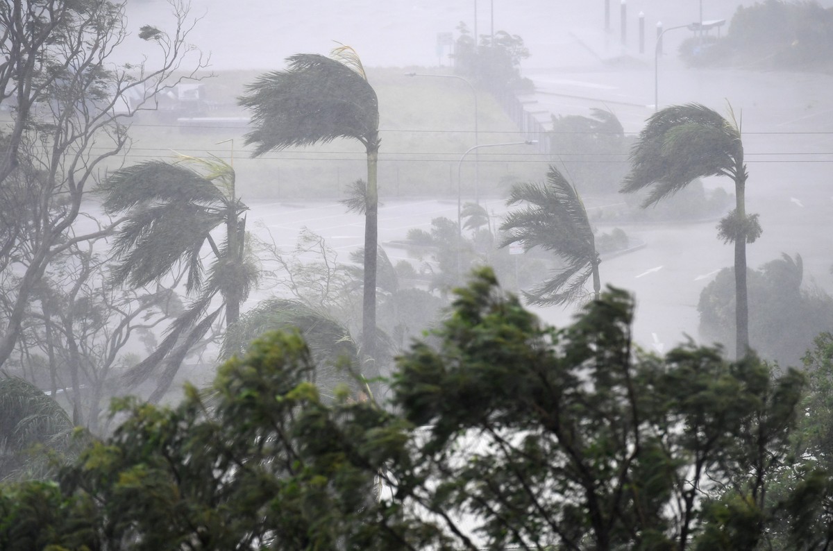 epa05874366 Strong winds and rain lash Airlie Beach, Australia, 28 March 2017. Reports state that Cyclone Debbie is expected to hit Queensland's far north coast as a category 4 cyclone early afte ...