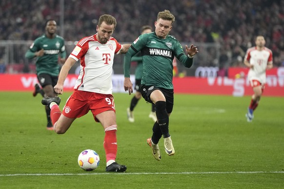 Bayern&#039;s Harry Kane, left, makes an attempt to score during the German Bundesliga soccer match between Bayern Munich and Stuttgart in Munich, Germany, Sunday, Dec. 17, 2023. (AP Photo/Matthias Sc ...