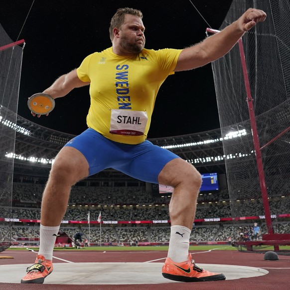 Daniel Stahl, of Sweden, competes in the final of the men&#039;s discus throw at the 2020 Summer Olympics, Saturday, July 31, 2021, in Tokyo. (AP Photo/David J. Phillip)