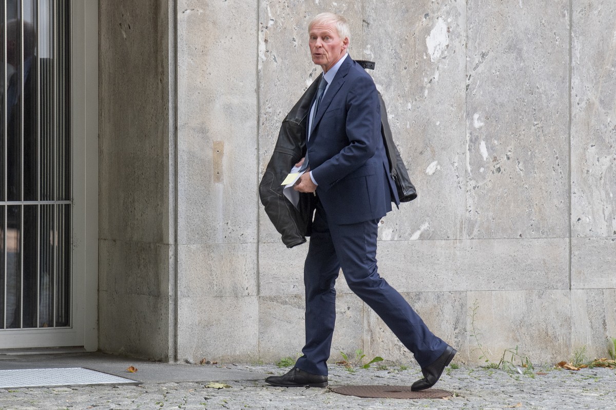 State Councillor Claudio Zali leaving the administrative headquarters of the Canton of Ticino after the discussion with the State Council regarding his position in the Government, in Bellinzona, on We ...