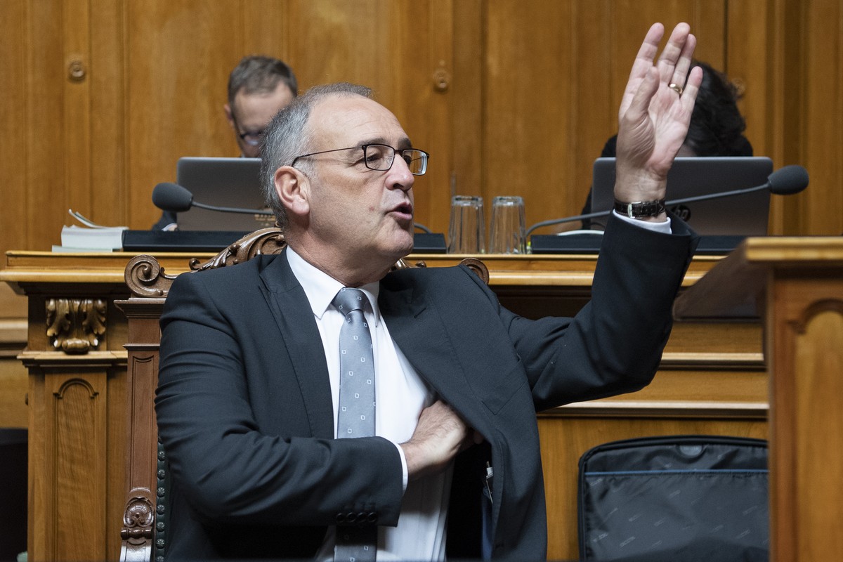 Bundesrat Guy Parmelin winkt im Nationalrat an der Herbstsession der Eidgenoessischen Raete, am Mittwoch, 18. September 2019, in Bern. (KEYSTONE/Peter Schneider)