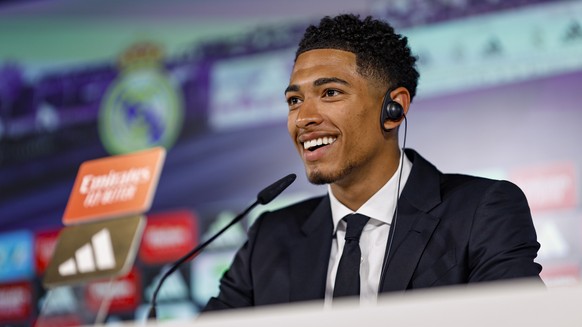 epa10692174 English midfielder Jude Bellingham attends a press conference during his presentation as a new signing of Real Madrid, Madrid, Spain, 15 June 2023. EPA/RODRIGO JIMENEZ