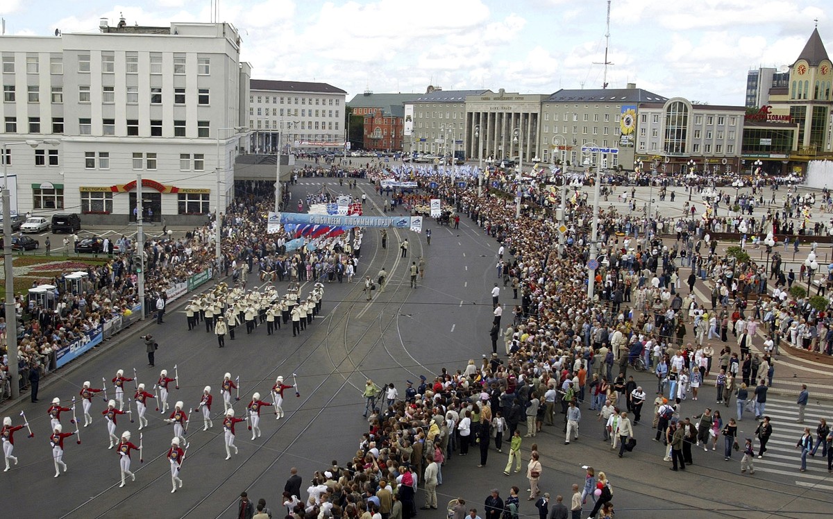 FILE - People gather to watch a festive parade marking the 750th anniversary of Kaliningrad, Russia's westernmost city, Friday, July 1, 2005. Poland's map authorities have advised the return ...