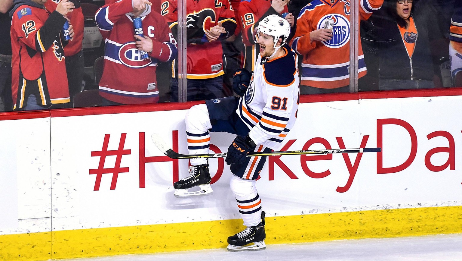 CALGARY, AB - FEBRUARY 01: Edmonton Oilers Center Gaetan Haas 91 celebrates after scoring on a penalty shot against the Calgary Flames during the third period of an NHL, Eishockey Herren, USA game on  ...