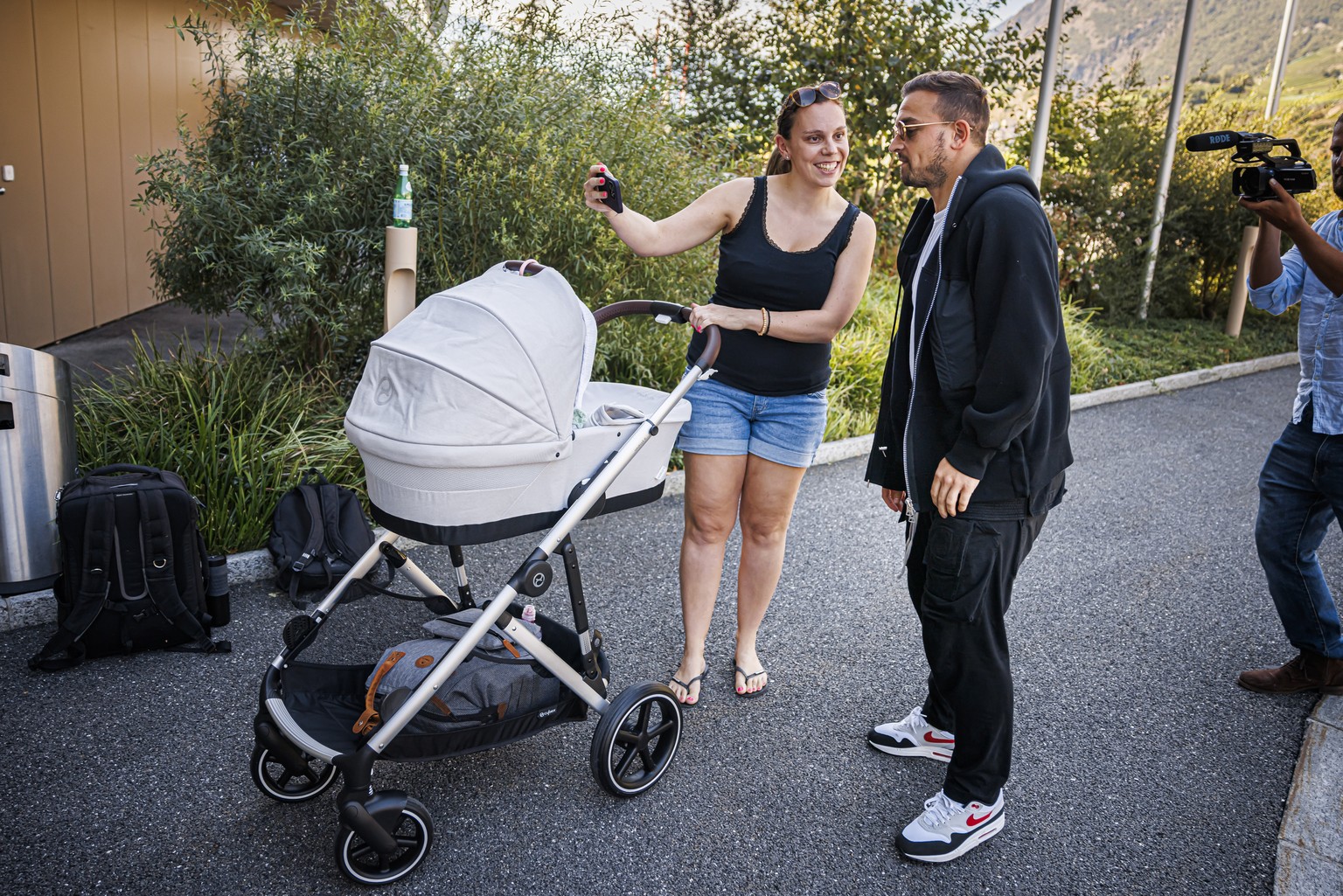 Swiss soccer player Xherdan Shaqiri takes a picture with a fan as he arrives to the hotel prior to a public training, Monday, September 4, 2023 in Saillon, Switzerland. (KEYSTONE/Valentin Flauraud)