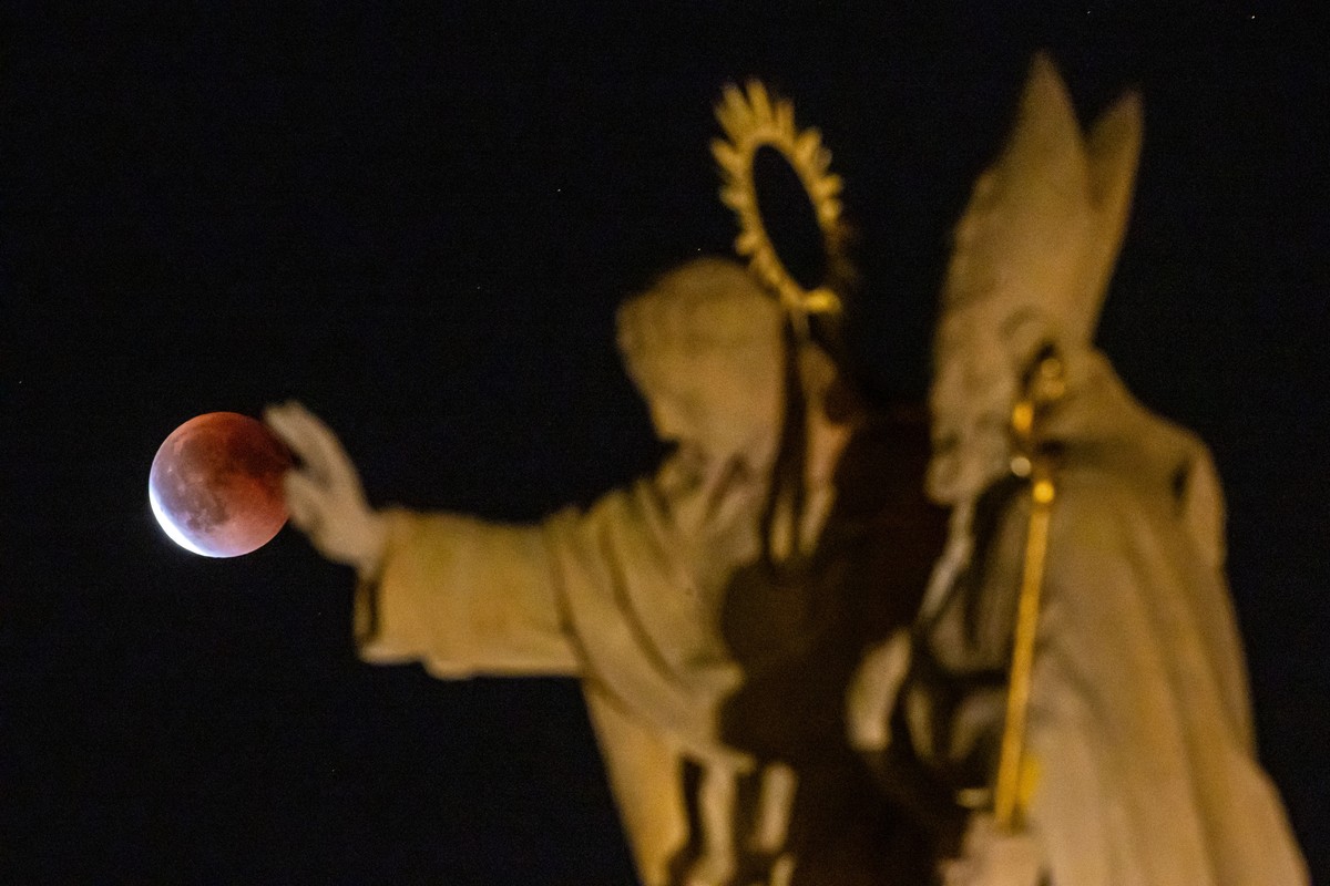 epa12360792 The 'Blood Moon' is seen during a total eclipse event over the city center in Prague, Czech Republic, 07 September 2025. Lunar eclipses, the opposite of solar eclipses, happen wh ...