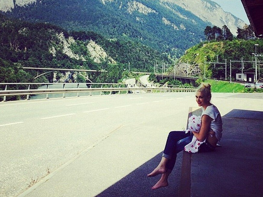 gwen stefani vacances suisse 2014 bébé apollo https://www.instagram.com/gwenstefani/