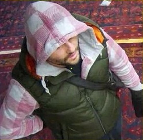 Am Donnerstag, 28. Dezember 2017, traf die Kantonspolizei Bern in den
Räumlichkeiten eines Geschäfts für Schmuck in der Von Werdt-Passage in Bern auf
einen schwer verletzten Mann, der Opfer eines Raub ...