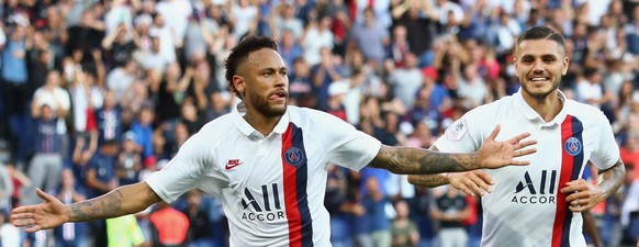 epaselect epa07842816 Paris Saint-Germain&#039;s Neymar Jr (L) reacts after scoring during the French soccer Ligue 1 match between Paris Saint Germain (PSG) and Strasbourg at the Parc des Princes stad ...