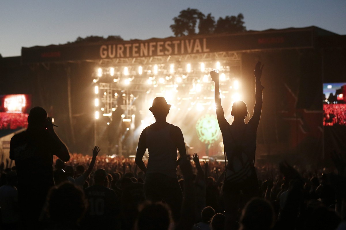 epa04320264 Fans cheer while watching a performance on stage at the 31th Gurten Festival in Berne, Switzerland, 17 July 2014. The open air music event runs from 17 to 20 July. EPA/PETER KLAUNZER