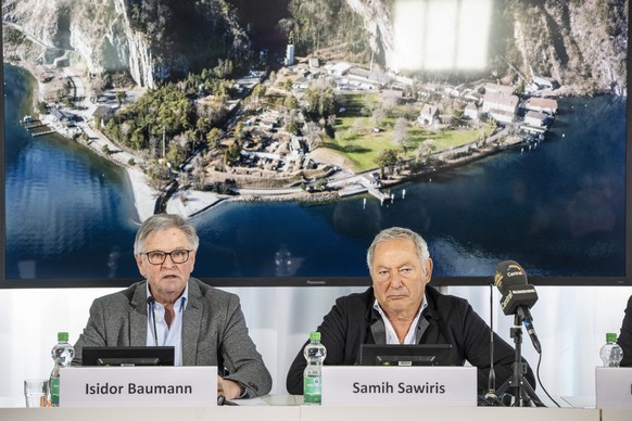 Der Initiant des Projekt Isleten, Samih Sawiris, rechts, und Gesammtprojektleiter Isidor Baumann, links, waehrend der Medienkonferenz zum neusten Stand des Resort Projekts Isleten auf der Halbinsel Is ...