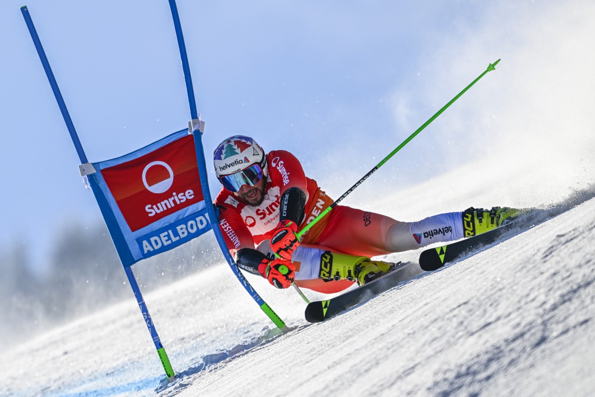 Luca Aerni of Switzerland in action during the first run of the men's Giant Slalom race at the Alpine Skiing FIS Ski World Cup, in Adelboden, Switzerland, Sunday, January 12, 2025. (KEYSTONE/Anth ...