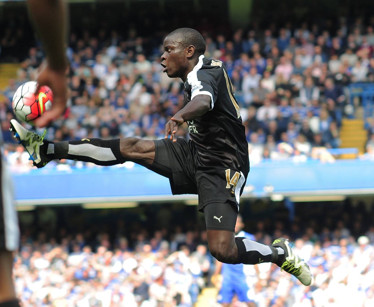 Football - 2015 / 2016 Premier League - Chelsea vs. Leicester City N Golo Kante of Leicester at Stamford Bridge. COLORSPORT/ANDREW COWIE PUBLICATIONxNOTxINxUK

Football 2015 2016 Premier League Chel ...
