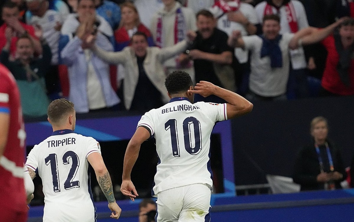 GER, EM UEFA 2024, Group C, Serbia vs England / 16.06.2024, Veltins Arena, Gelsenkirchen, GER, EM UEFA 2024, Group C, Serbia vs England, im Bild Jude Bellingham England freut sich