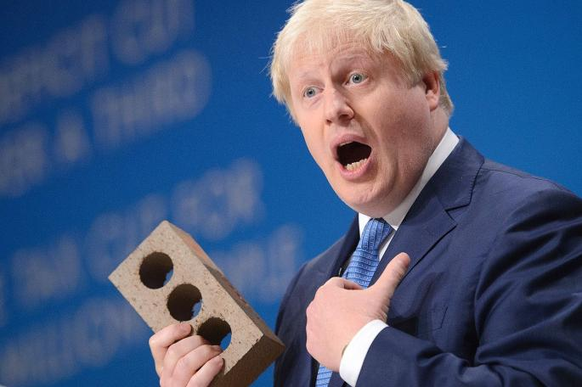 Boris Johnson kneift bei Klimadebatte – da ersetzt ihn der TV-Sender durch einen Eisblock
Ein Ziegelstein anstelle von BoJo hätte es auch getan.