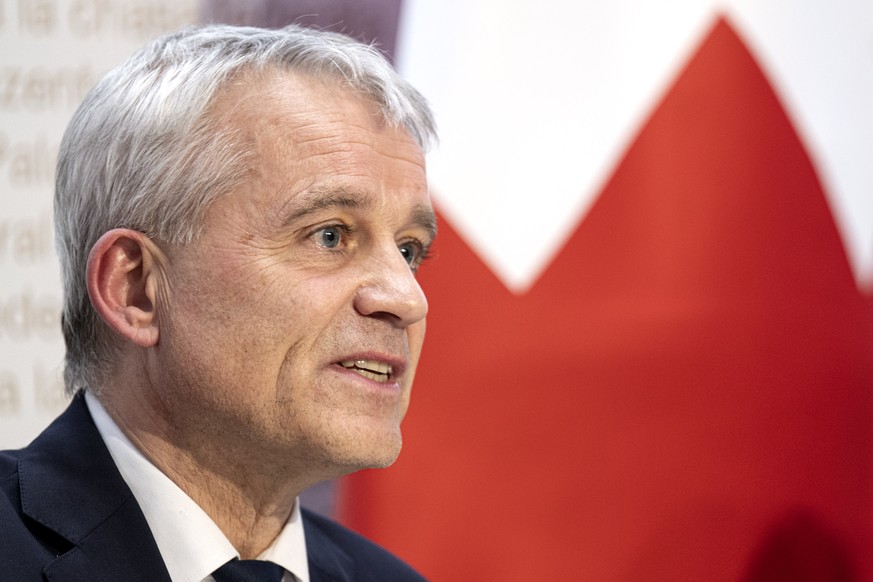 Bundesrat Beat Jans spricht an einer Medienkonferenz zur Strategie der Schweiz zur Bekaempfung der Organisierten.Kriminalitaet, am Freitag, 19. Dezember 2025, in Bern. (KEYSTONE/Peter Schneider
