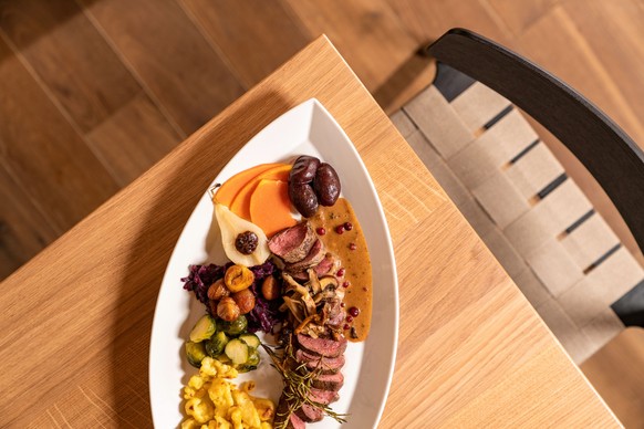 Storytelling / Blog &quot;Von der Herkunft bis zum Genuss&quot; unterwegs auf der Treibjagd im Jagd-Revier Entlebuch-Entlenmatt-Rothbach und bei der Verarbeitung im Restaurant Bahnhöfli Entlebuch. Bil ...