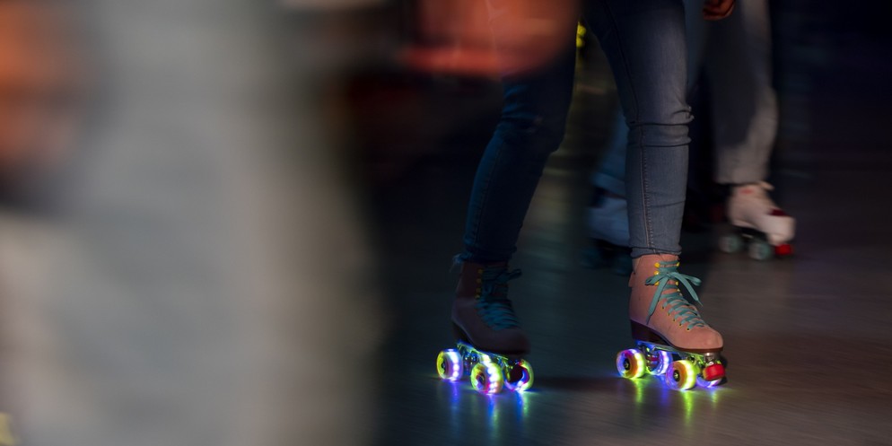 Runden drehen in der Grossen Halle: In der Reitschule findet eine Rollschuhdisco statt.
