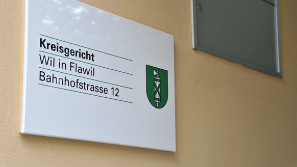 Das Kreisgericht Wil in Flawil SG hat einen 47-jährigen Mann, der im Mai 2018 seine Ehefrau tötete, zu einer Freiheitsstrafe von 12,5 Jahren verurteilt, aufgeschoben zu Gunsten einer stationären Massn ...