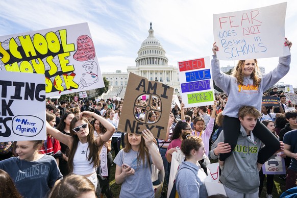 Schüler protestieren im März 2020 in Washington gegen Waffengewalt.