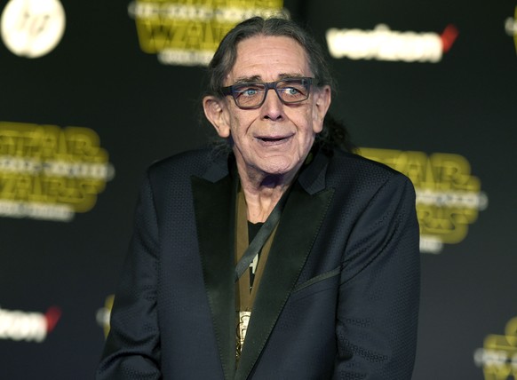 RETRANSMISSION TO CORRECT DAY AND DATE OF DEATH - FILE - In this Dec. 14, 2015, file photo, Peter Mayhew arrives at the world premiere of &quot;Star Wars: The Force Awakens&quot; in Los Angeles. Mayhe ...
