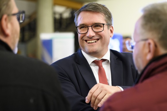 Christian Levrat, candidat PS au Conseil des Etats, centre, est photographie lors de la journee des resultats du second tour des elections au Conseil des Etats, ce dimanche, 10 novembre 2019 a Fribour ...