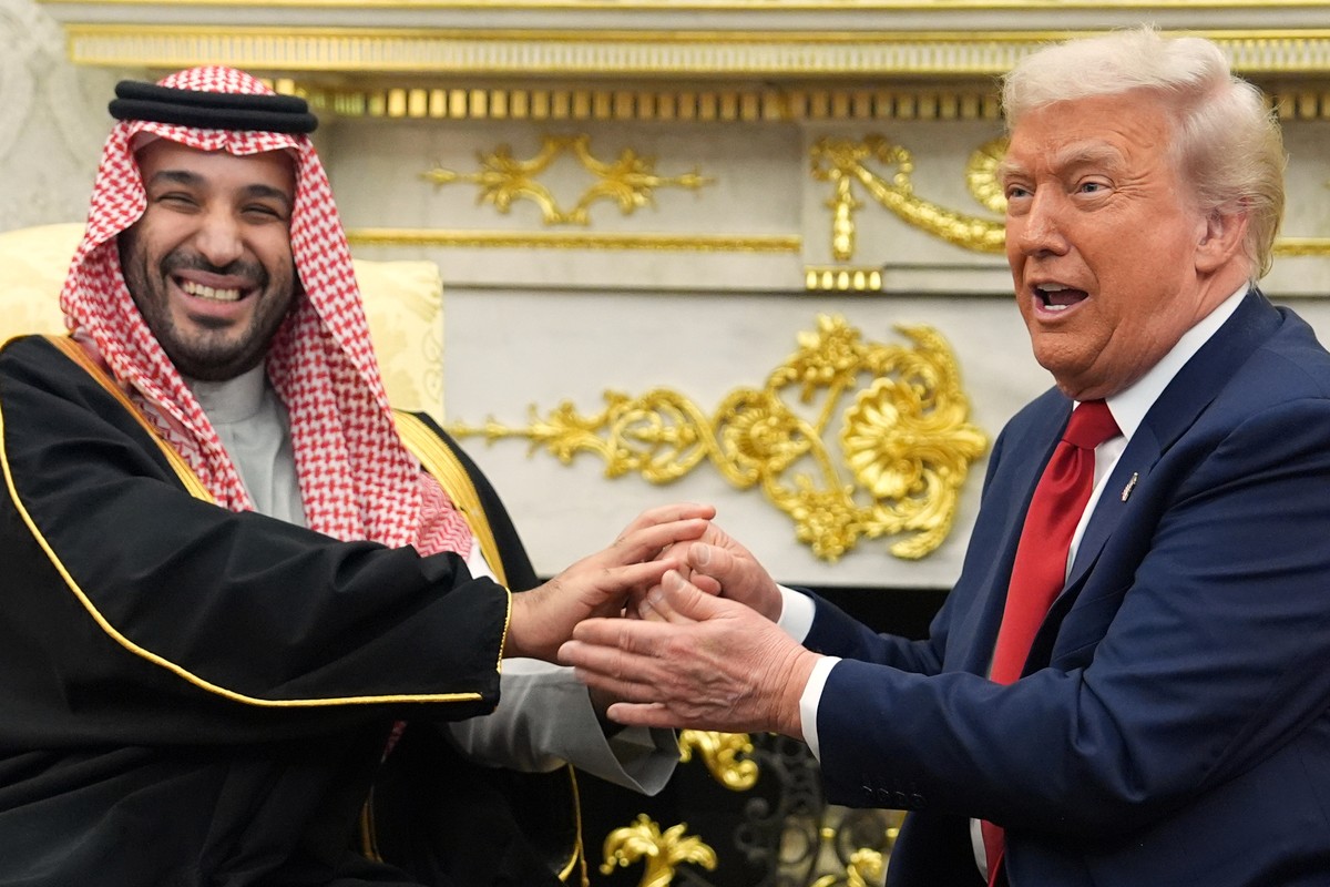President Donald Trump meets Saudi Arabia's Crown Prince Mohammed bin Salman in the Oval Office of the White House, Tuesday, Nov. 18, 2025, in Washington. (AP Photo/Evan Vucci)
Donald Trump,Moham ...