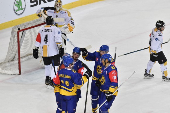 epa05500075 Davos&#039;s goal scorer Marc Aeschlimann, Andres Ambuehl, Dino Wieser, Robert Kousal (CZ) and Noah Schneeberger, from left to right, celebrate after their leading 3:1 goal, next to Rouen& ...