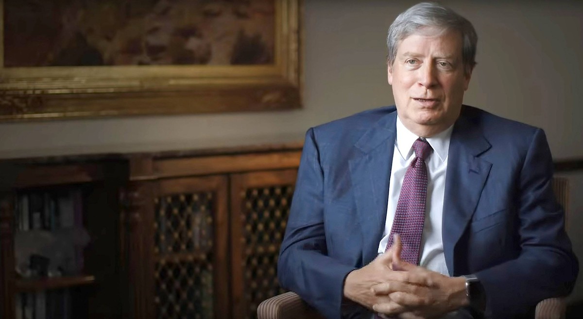 AMERICA S BURNING, Stanley Druckenmiller, investor and hedge fund manager, 2024. Abramorama / Courtesy Everett CollectionMCDAMBU EC018 PUBLICATIONxINxGERxSUIxAUTxONLY Copyright: xx MCDAMBU EC018 MCDAM ...