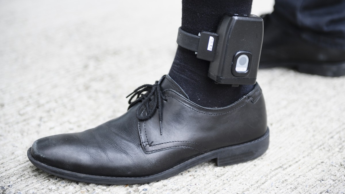 Ein Electronic Monitoring Sender, umgangssprachlich eine Fussfessel, fotografiert am Montag, 31. Oktober 2016, im Massnahmenzentrum Uitikon. Nach dem Abschluss des Pilotbetriebs "Electronic Monit ...