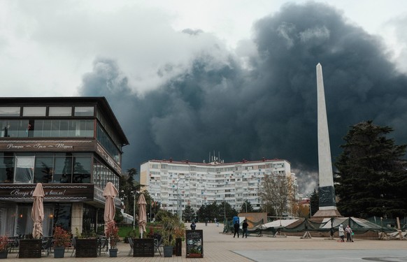 Russia Oil Refinery Fire 9148874 21.04.2026 A view shows October Revolution Square in smoke from a fire at the Tuapse Oil Terminal in Tuapse, Krasnodar Territory, Russia. According to Russian official ...