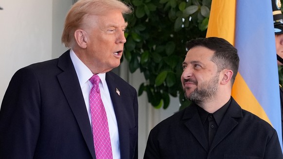 KEYPIX - President Donald Trump, left, greets Ukraine's President Volodymyr Zelenskyy at the White House, Friday, Oct. 17, 2025, in Washington. (AP Photo/Alex Brandon)