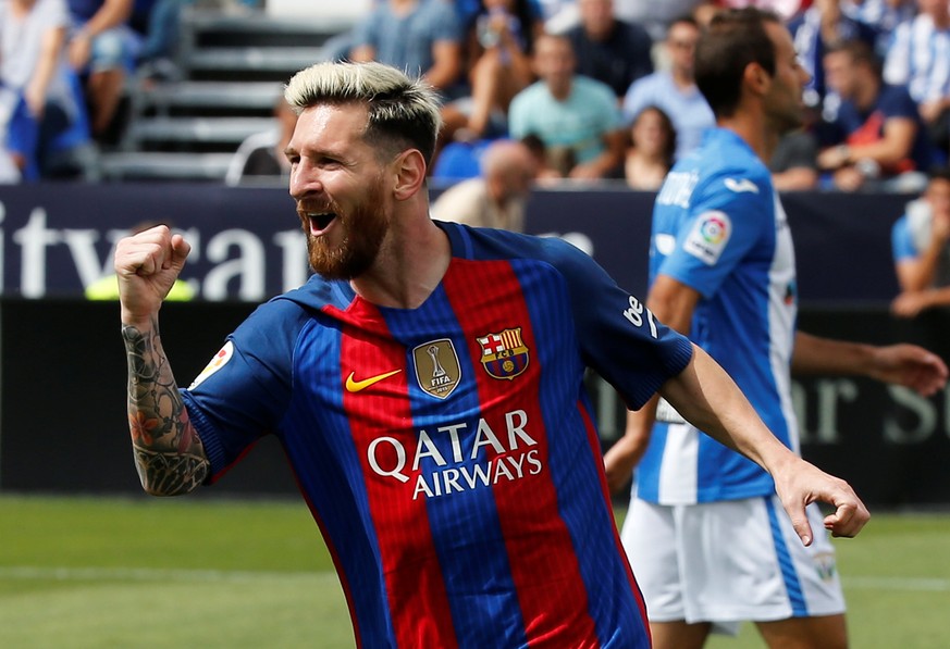 Football Soccer - Spanish Liga Santander - Leganes v Barcelona - Butarque stadium, Leganes, Spain 17/09/16 Barcelona&#039;s Lionel Messi cerebrates goal. REUTERS/Sergio Perez