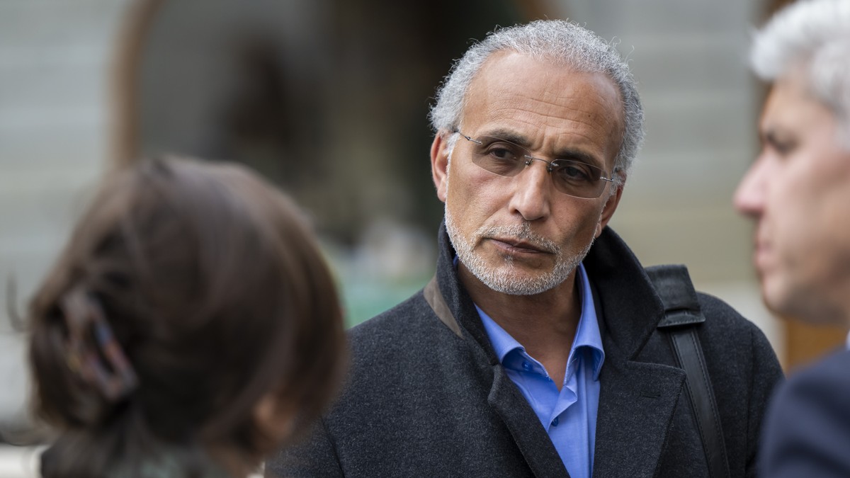 epa11377967 Swiss leading Islamic scholar Tariq Ramadan leaves the Geneva courthouse during his appeal trial for rape and sexual coercion, in Geneva, Switzerland, 29 May 2024. The court had aquitted T ...