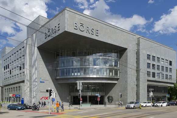 Der Schriftzug &quot;Boerse&quot; am Gebaeude der Schweizer Boerse an der Sihl, und das Logo der Swiss Infrastructure and Exchange, SIX, am Mittwoch, 6. Mai 2015, in Zuerich. (KEYSTONE/Anthony Anex)